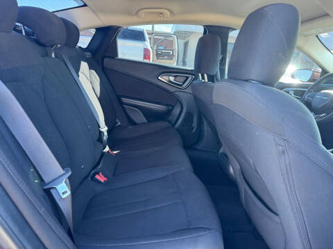 2016 Chrysler 200 LX