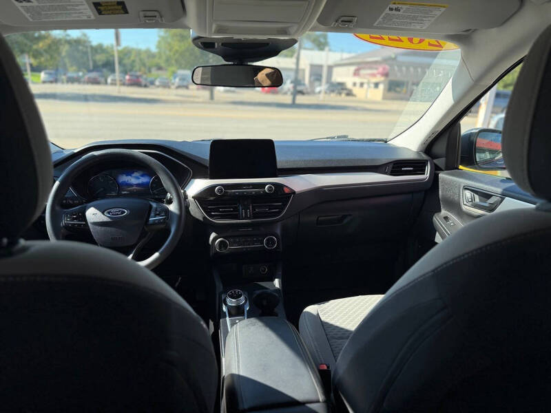 2022 Ford Escape Hybrid SE