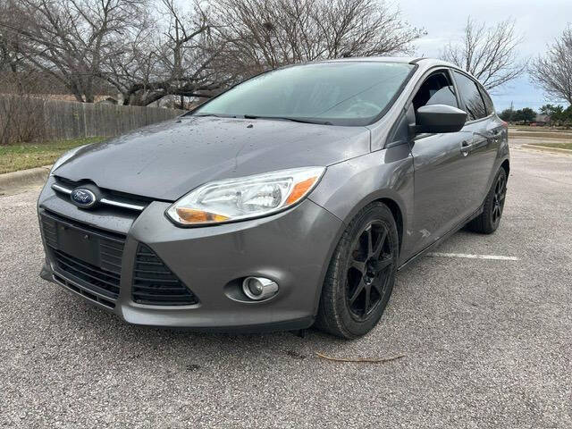 Gray 2012 Ford Focus SE SE 4dr Hatchback 1