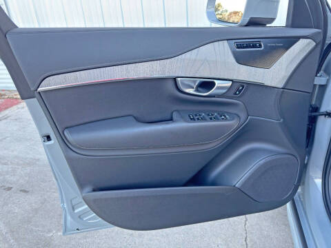 2024 Volvo XC90 Recharge T8 Ultimate Bright Theme 7P