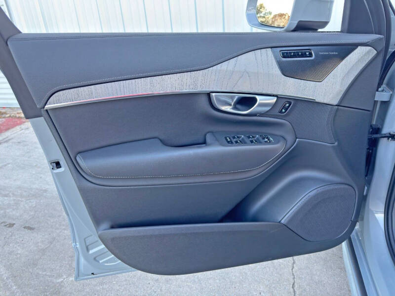 2024 Volvo XC90 Recharge T8 Ultimate Bright Theme 7P