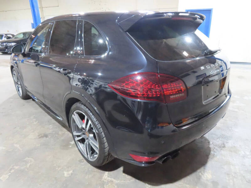 2014 Porsche Cayenne GTS
