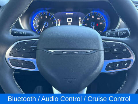 2027 Chrysler Pacifica Select
