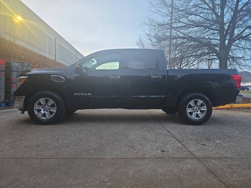2017 Nissan Titan SV