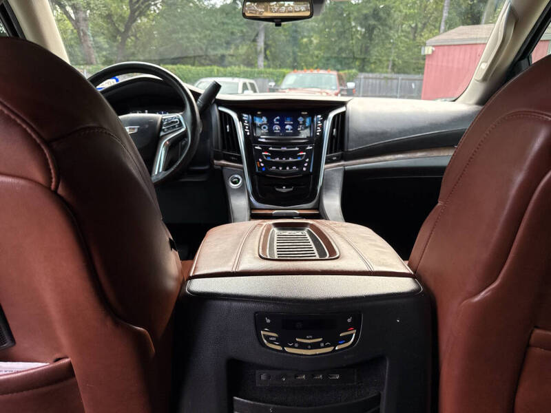 2019 Cadillac Escalade Luxury