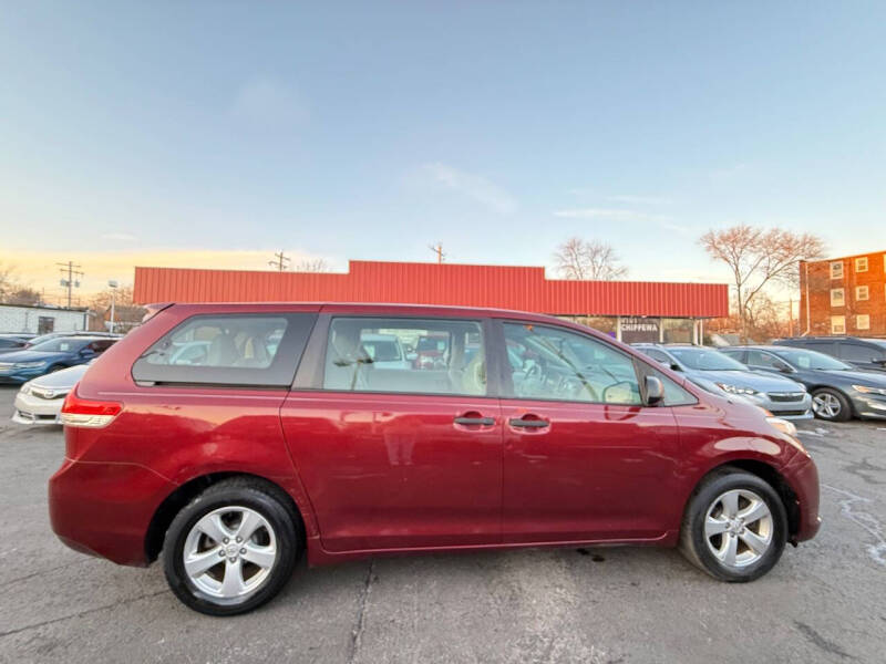 2011 Toyota Sienna Base 7-Passenger