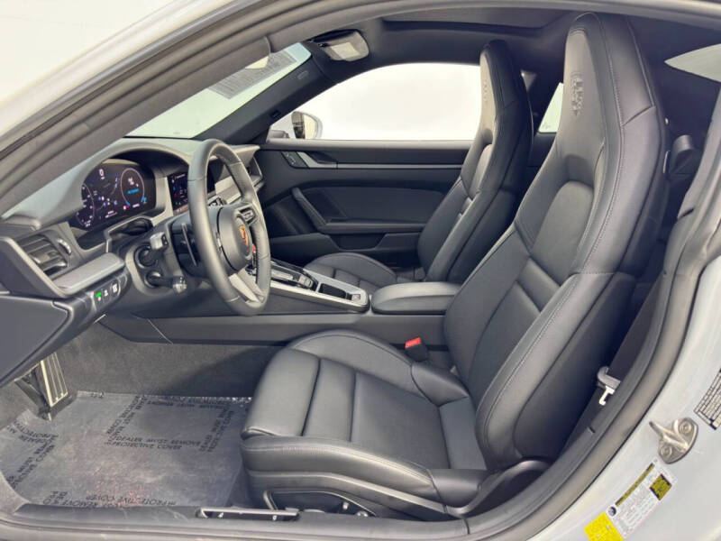 2025 Porsche 911 Carrera