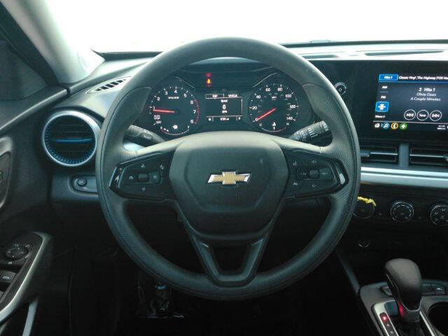 2025 Chevrolet Trax LS