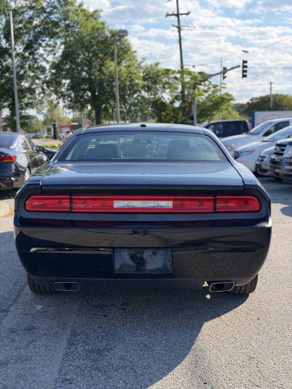 2011 Dodge Challenger SE