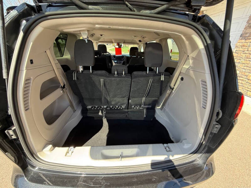 2023 Chrysler Voyager LX