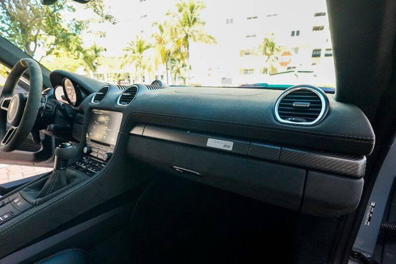 2024 Porsche 718 Cayman GT4 RS