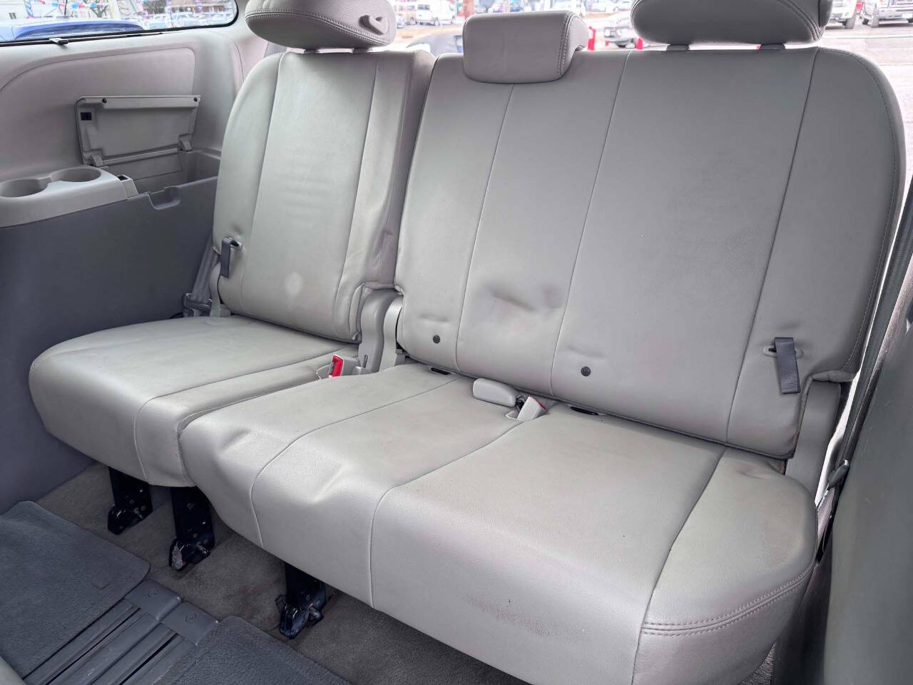 2013 Toyota Sienna 21