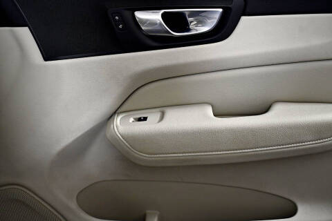 2022 Volvo XC60 B5 Momentum