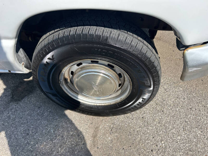 2003 Ford E-Series E-150 Base