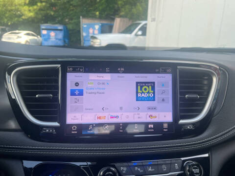 2025 Chrysler Pacifica Select