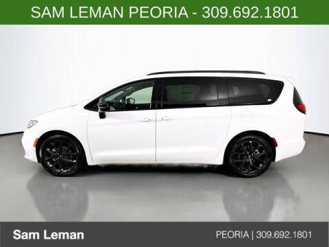 2026 Chrysler Pacifica Select