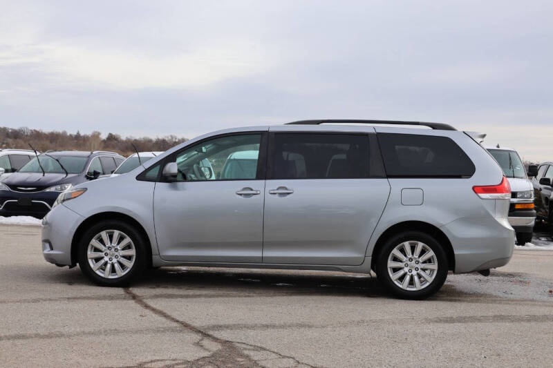 2011 Toyota Sienna LE 7-Passenger
