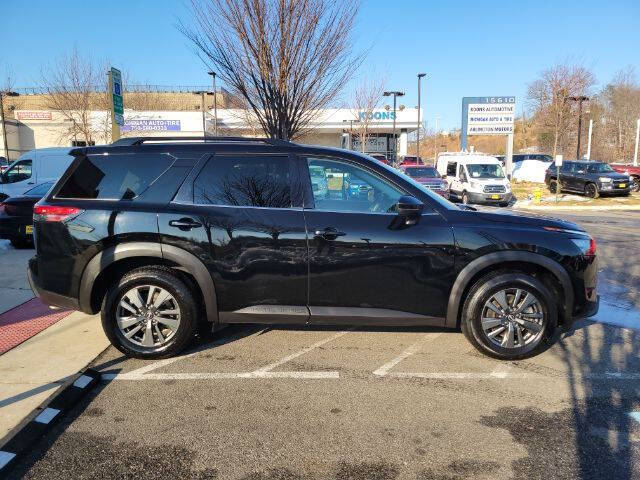 2024 Nissan Pathfinder SV
