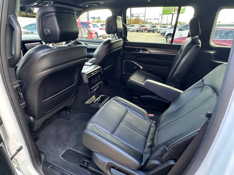 2023 Jeep Wagoneer Series II