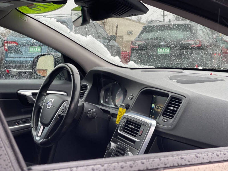 2016 Volvo V60 Cross Country T5 Platinum