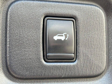 2017 Nissan Pathfinder SL