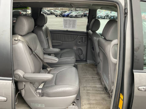 2004 Toyota Sienna XLE 7 Passenger
