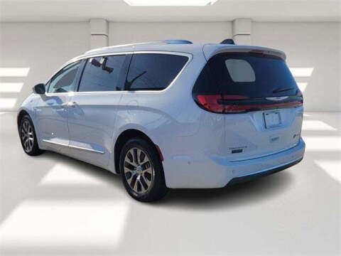 2024 Chrysler Pacifica Plug-In Hybrid Pinnacle