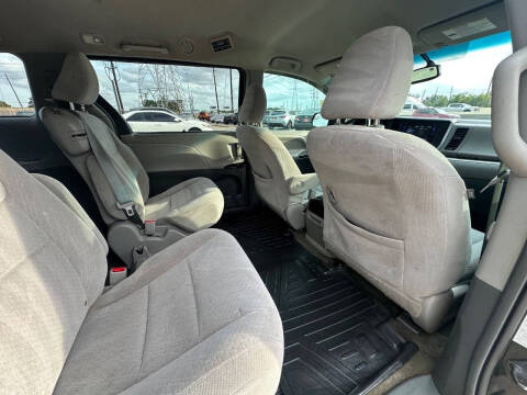2015 Toyota Sienna LE 8-Passenger