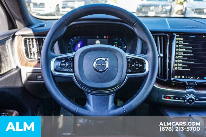 2024 Volvo XC60 Recharge T8 Plus Dark Theme