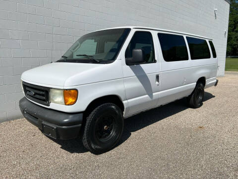 2003 Ford E-Series for sale at Encore Auto in Niles MI