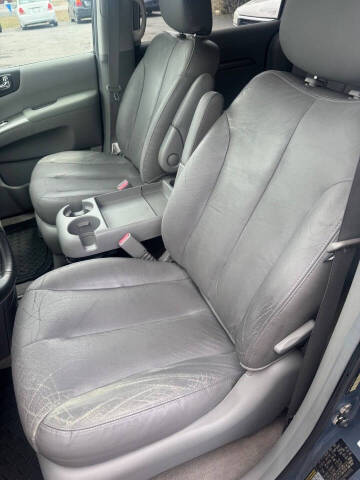 2007 Hyundai Entourage GLS