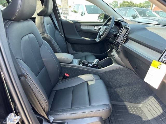 2026 Volvo XC40 B5 Plus