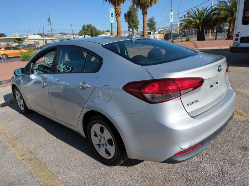 2017 Kia Forte LX photo 3