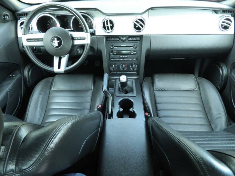 2005 Ford Mustang GT Premium