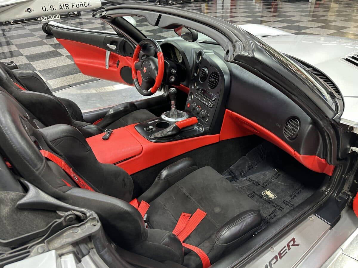 2005 Dodge Viper 20