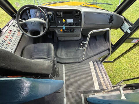 2010 Freightliner B2 Chassis