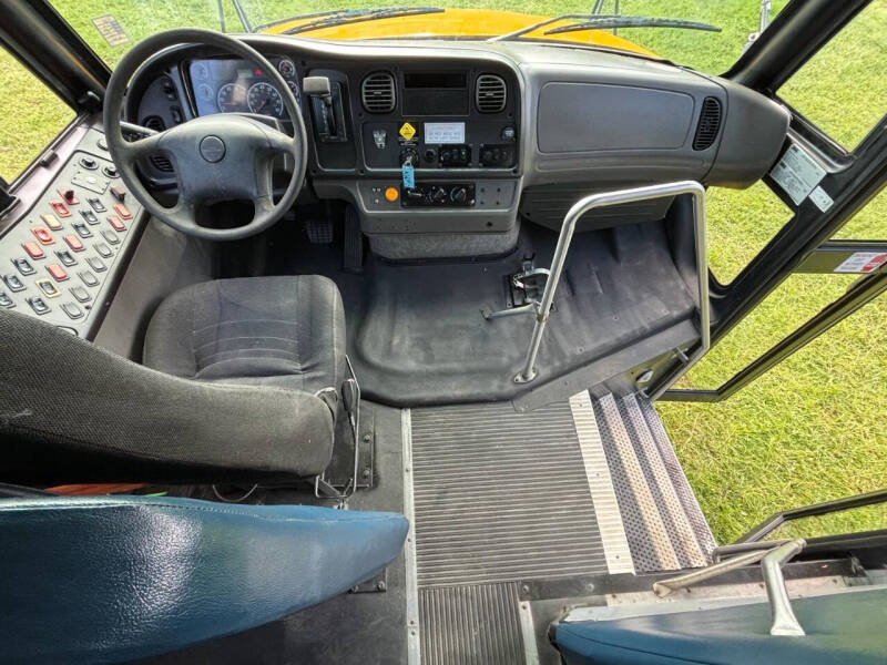 2010 Freightliner B2 Chassis