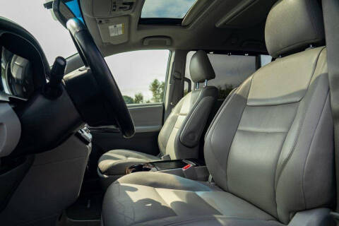 2017 Toyota Sienna XLE Premium 7-Passenger