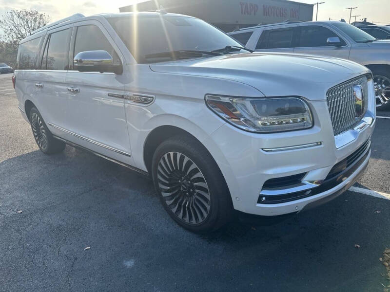 2018 Lincoln Navigator Black Label's photo