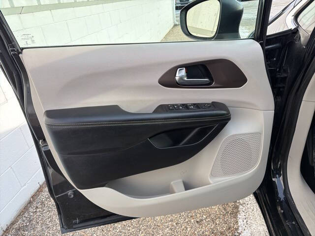 2020 Chrysler Voyager LXi