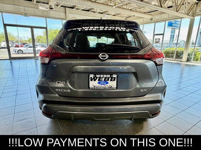 2021 Nissan Kicks SR