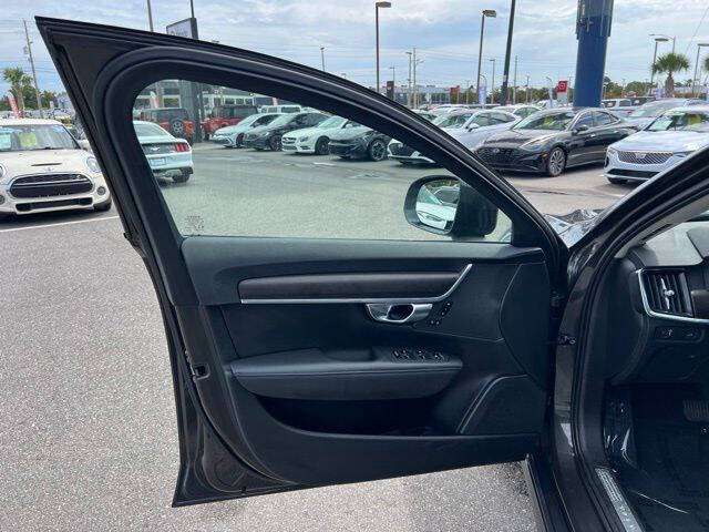 2020 Volvo V90 Cross Country T6