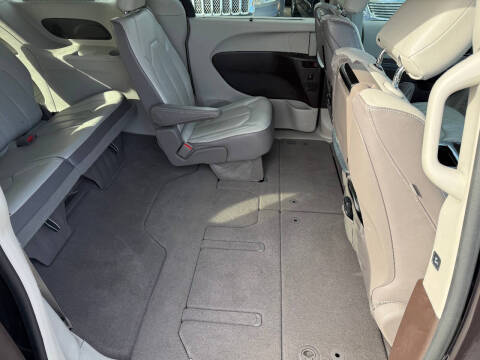 2017 Chrysler Pacifica Touring-L Plus