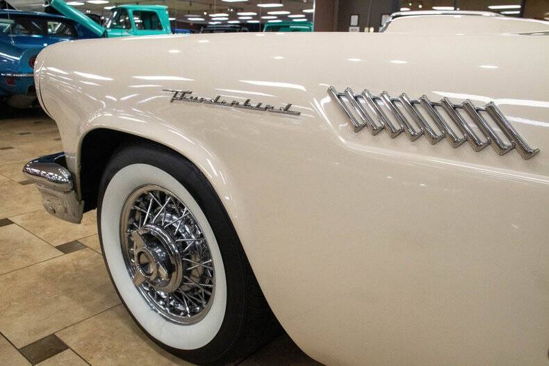 1957 Ford Thunderbird