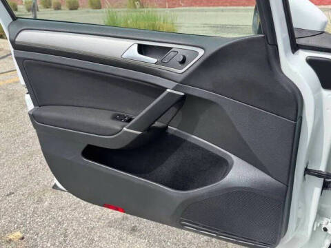 2016 Volkswagen Golf TSI S