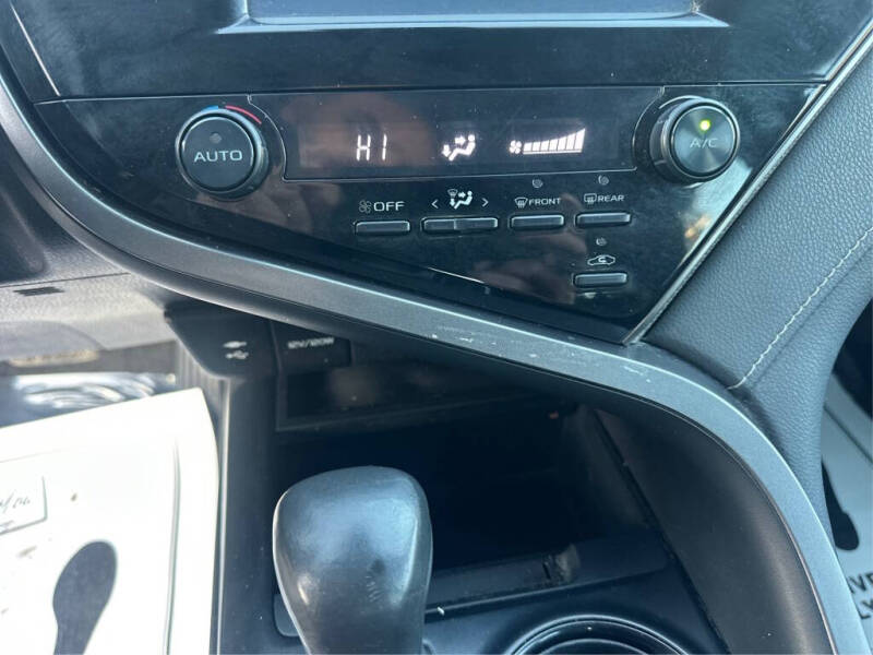 2019 Toyota Camry SE