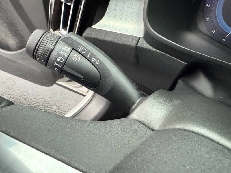 2023 Volvo XC40 B5 Core