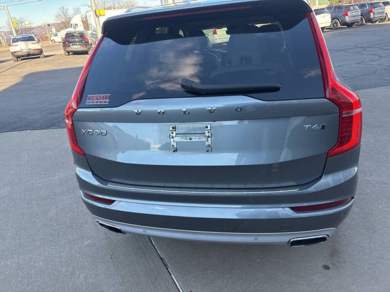 2020 Volvo XC90 T6 Momentum 6-Passenger