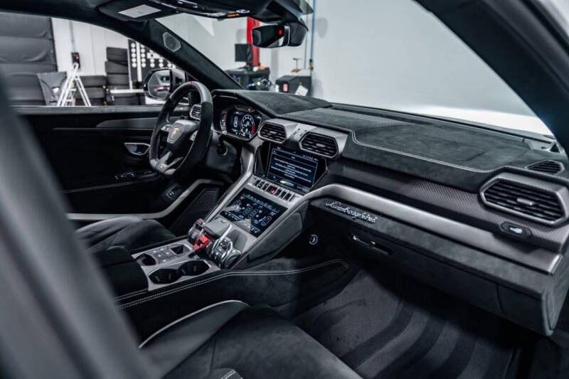 2024 Lamborghini Urus Performante