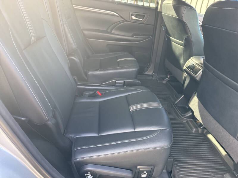 2017 Toyota Highlander SE